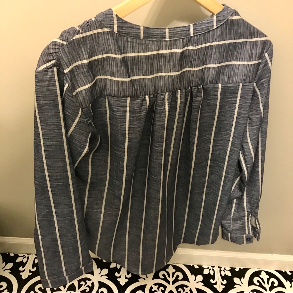 Striped V Neck - Picture 7 of 8